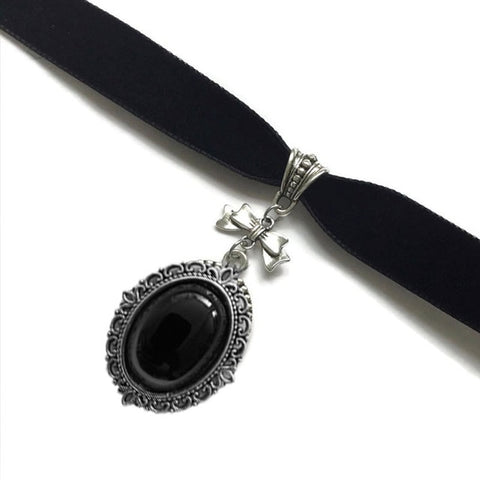 FREE SHIPPING: Retro Plain Black Velvet Choker Necklace  Black velvet  choker necklace, Velvet choker, Black velvet choker